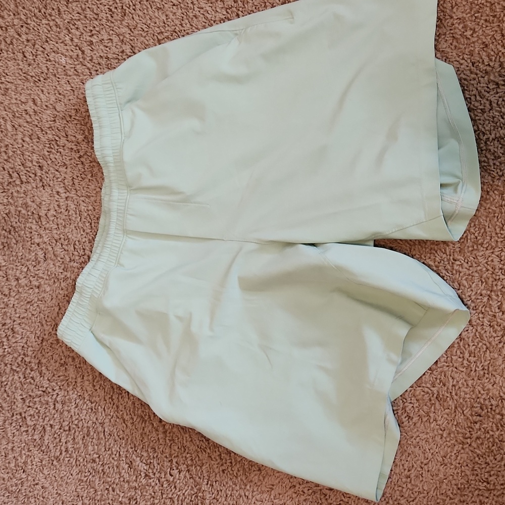 Men's Lululemon 7" linerless shorts Medium.